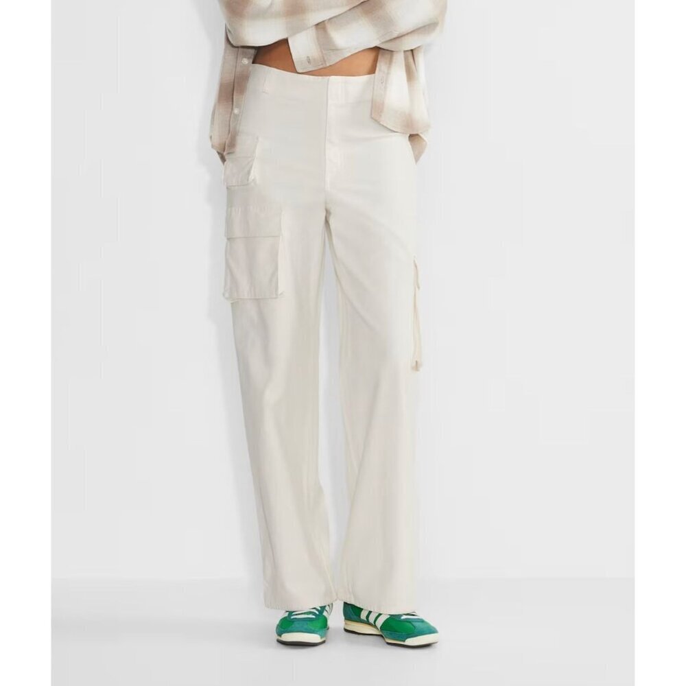 Aritzia TNA Picture Cargo Pants in Light Birch Cream Size 10 Straight Leg